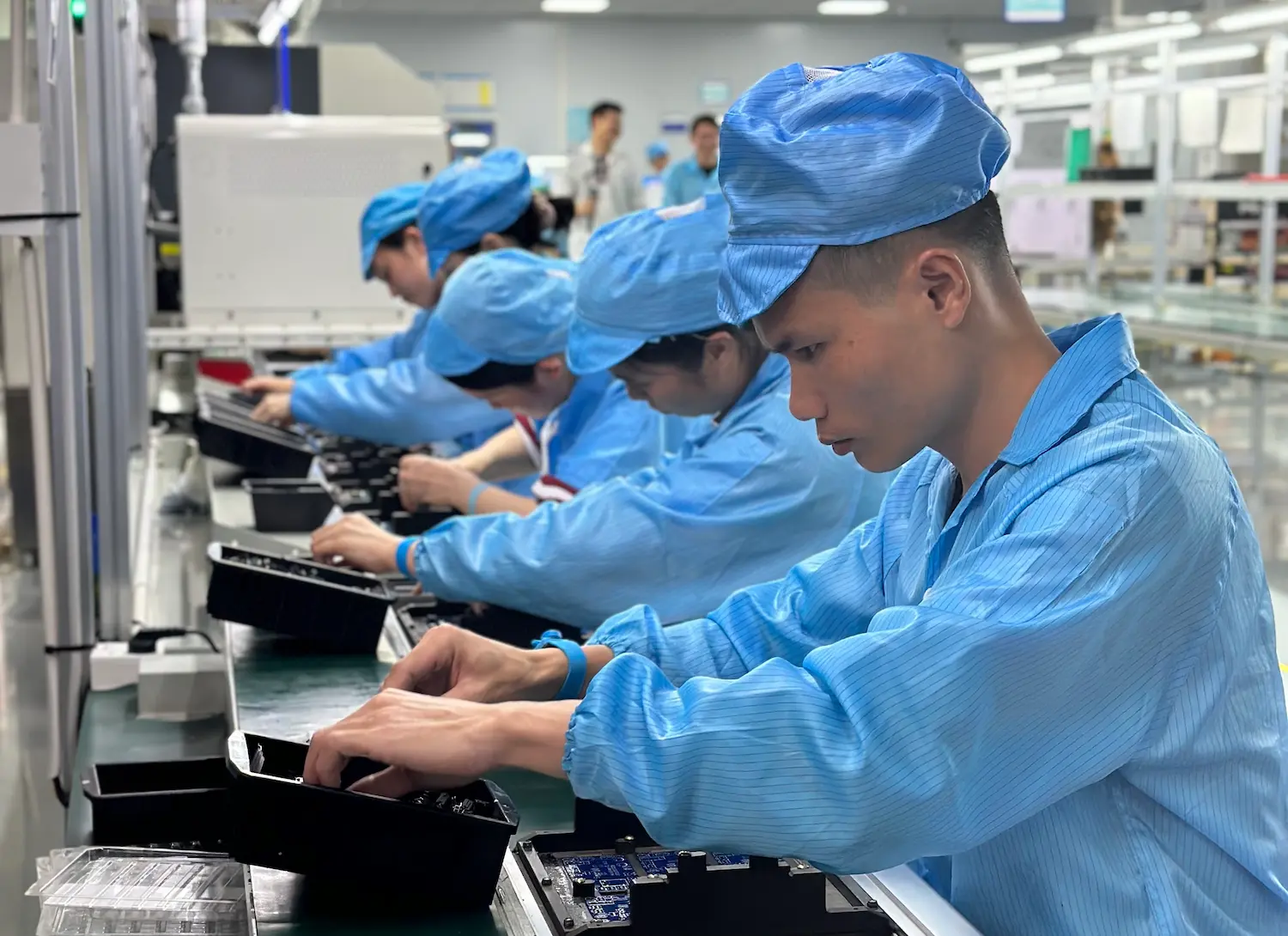 Precision Through-Hole PCB DIP Assembly Process - Manual Plug In and Soldering for Industrial PCBs