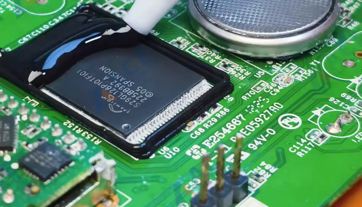 Dam-and-fill potting structure used on an assembled PCB